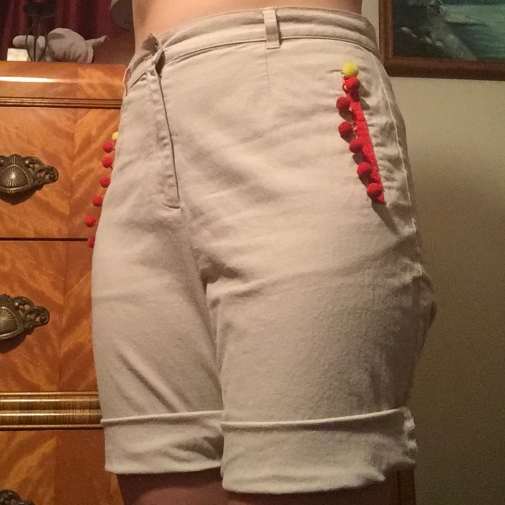 Cute cream colored shorts with detailing